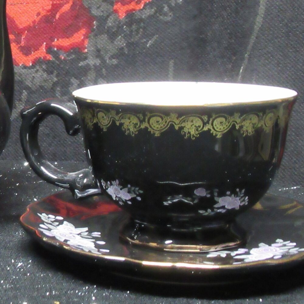Elegant Skull Tea Set (Teapot, Cup and Saucer) - Picture 10 of 12
